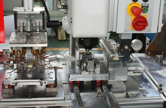 汽車門鎖自動(dòng)化生產(chǎn)線