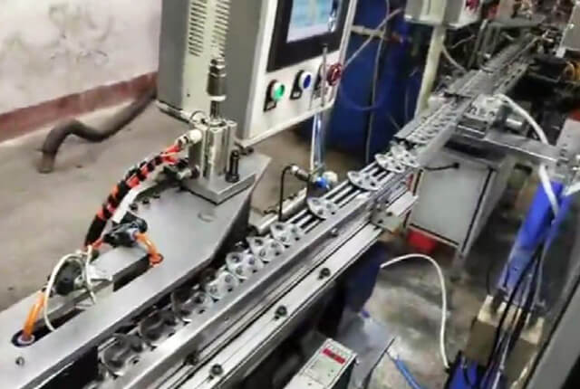 汽車門鎖自動(dòng)化裝配線