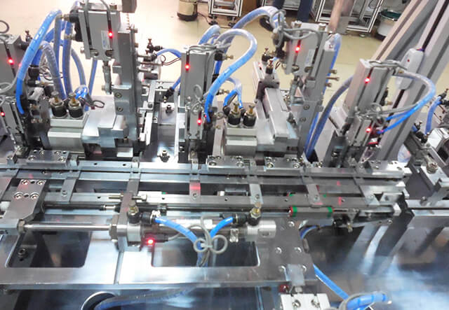 非標(biāo)自動組裝機(jī)