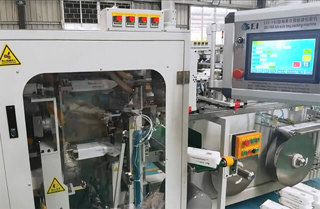 全自動(dòng)洗臉巾包裝機(jī)