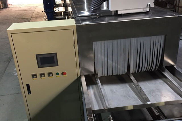 汽車零件噴淋清洗機(jī)