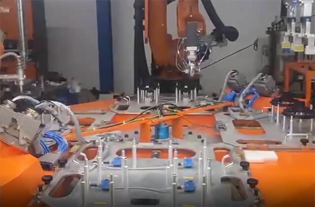 汽車?yán)茸詣?dòng)涂膠機(jī)