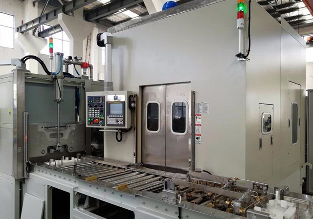 汽車發(fā)動機缸蓋清洗機