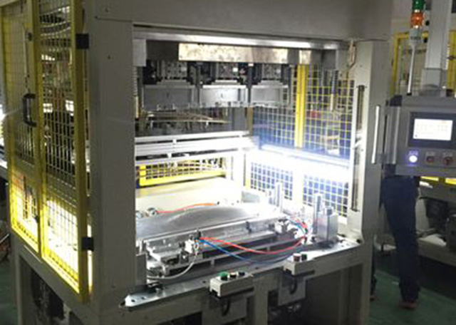 汽車(chē)儀表臺(tái)包覆設(shè)備