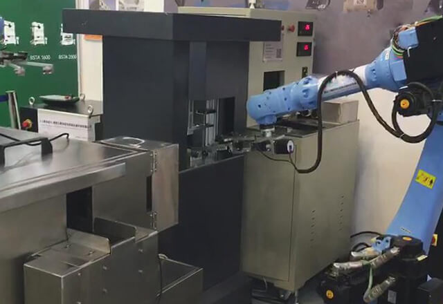 壓鑄自動機械手