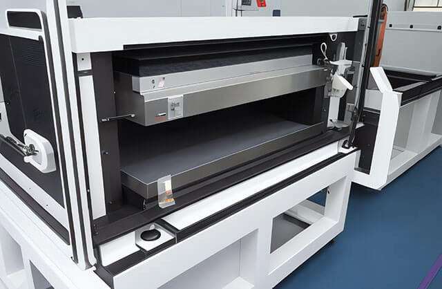 汽車腳墊包邊機(jī)