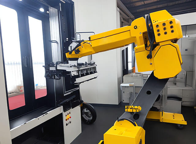 五金沖壓機(jī)械手上下料