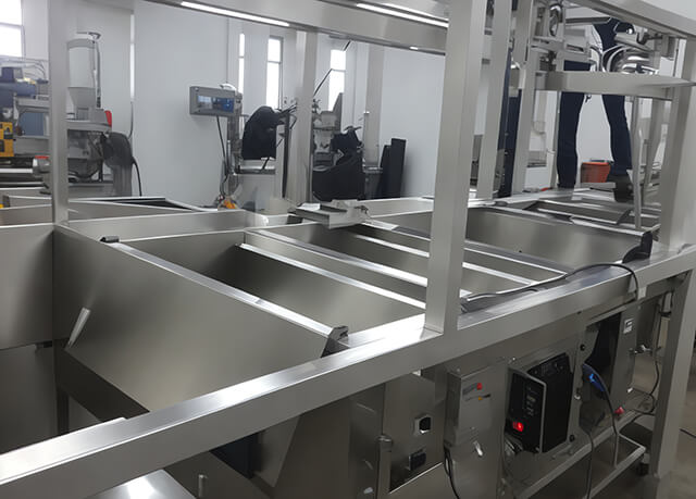 步進(jìn)通過式清洗機(jī)